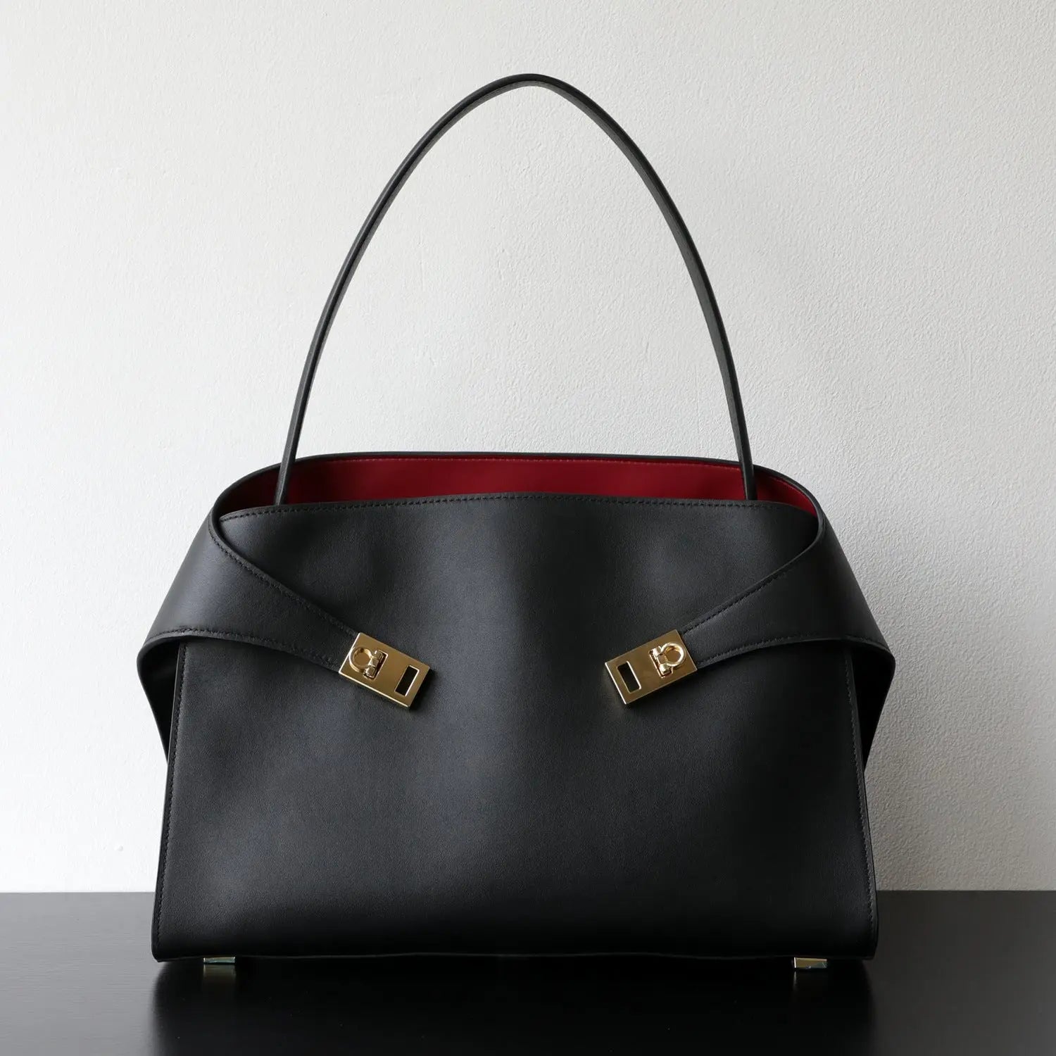 Classic Luxe Handbag – DEA Collection - DEA collection